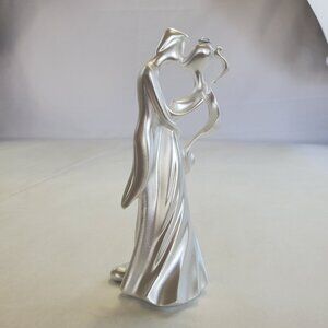 Wilton  Wedding Cake Topper The First Kiss Bride Groom Pearl Off White